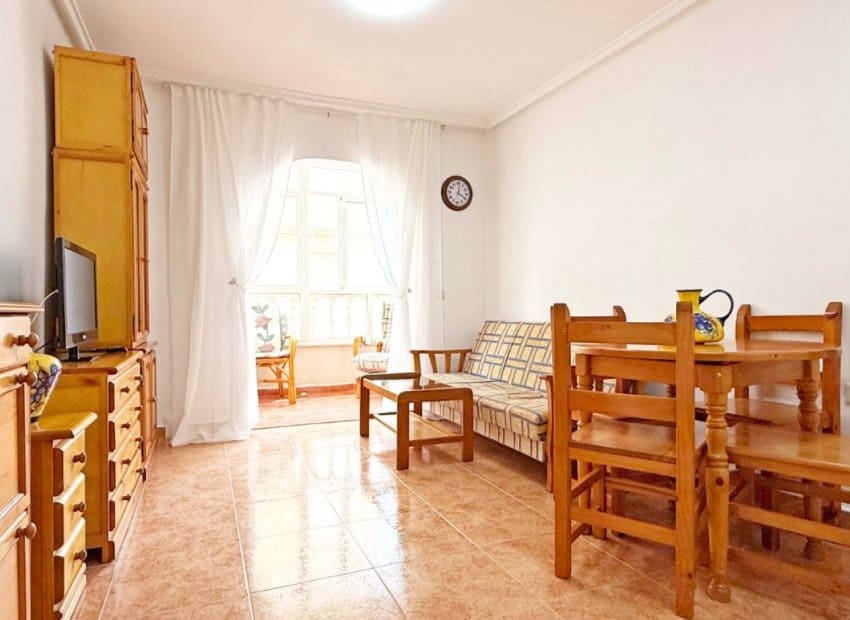 2 slaapkamer Appartement te koop in Torrevieja met zwembad - € 110.000 (Ref: 9521898)