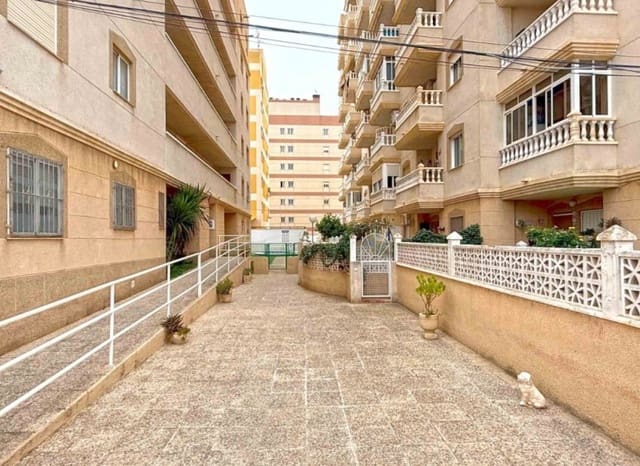 2 slaapkamer Appartement te koop in Nueva Torrevieja, Torrevieja met zwembad - € 110.000 (Ref: 9521898)