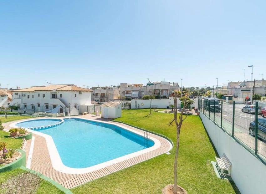 1 sypialnia Bungalow na sprzedaż w Los Balcones z basenem - 109 000 € (Ref: 9521899)