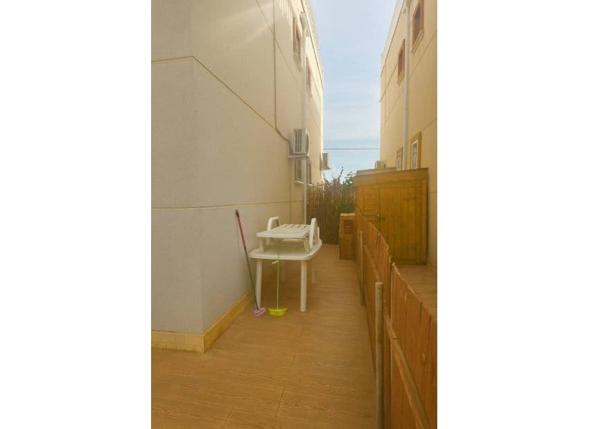 Apartamento de 2 habitaciones en Daya Vieja en venta con piscina - 105.000 € (Ref: 9521900)