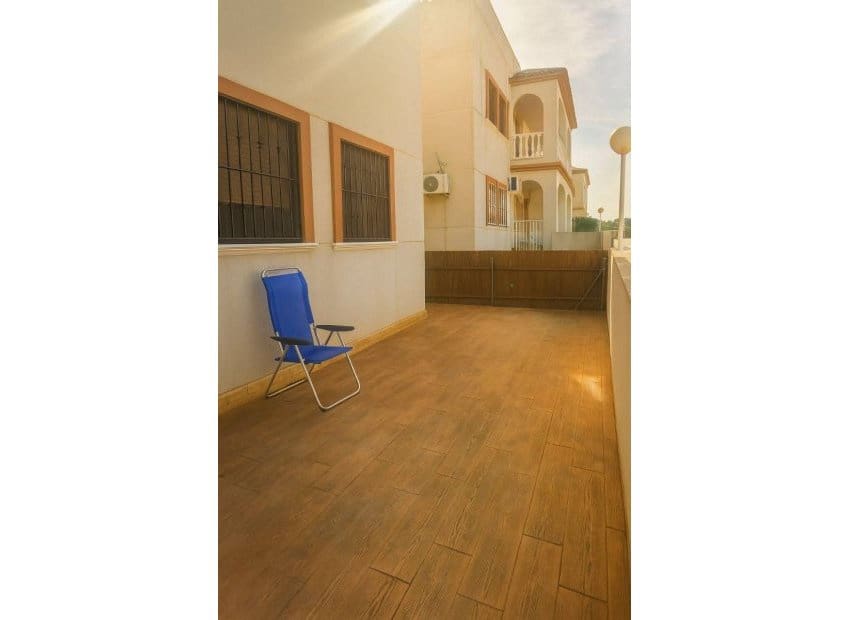 Apartamento de 2 habitaciones en Daya Vieja en venta con piscina - 105.000 € (Ref: 9521900)