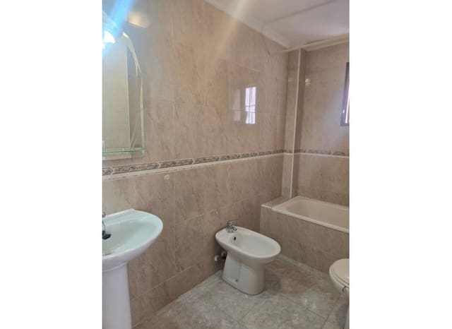 Apartamento de 2 habitaciones en Daya Vieja en venta con piscina - 105.000 € (Ref: 9521900)