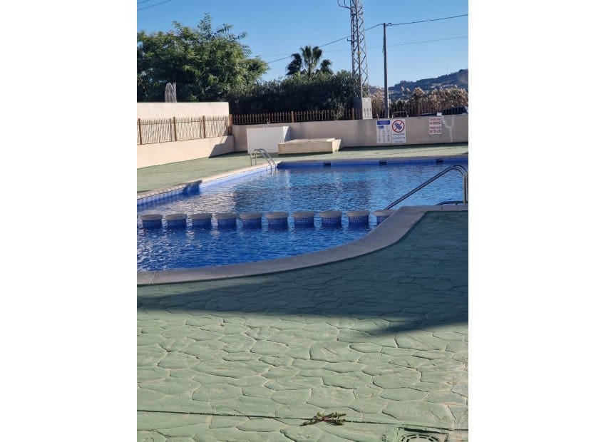 Apartamento de 2 habitaciones en Daya Vieja en venta con piscina - 105.000 € (Ref: 9521900)
