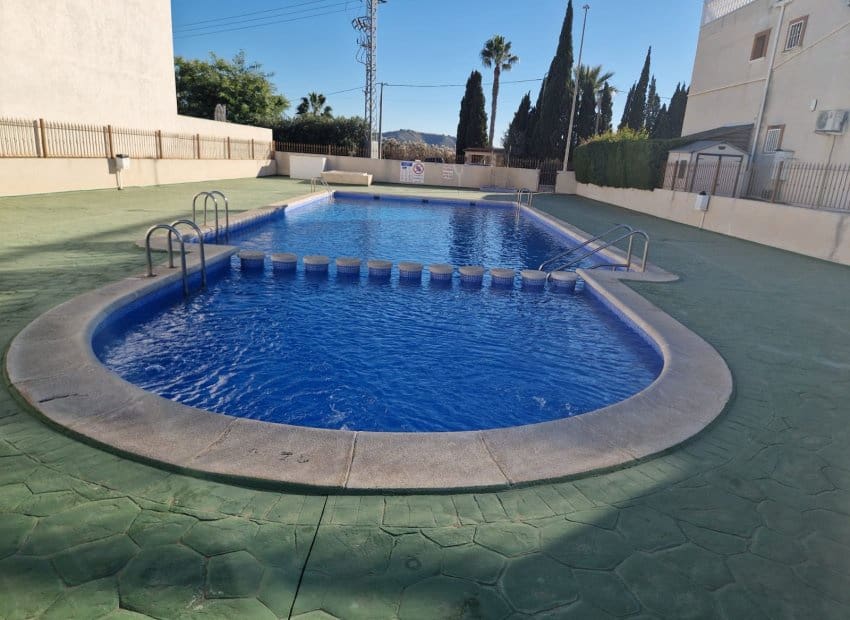 Apartamento de 2 habitaciones en Daya Vieja en venta con piscina - 105.000 € (Ref: 9521900)