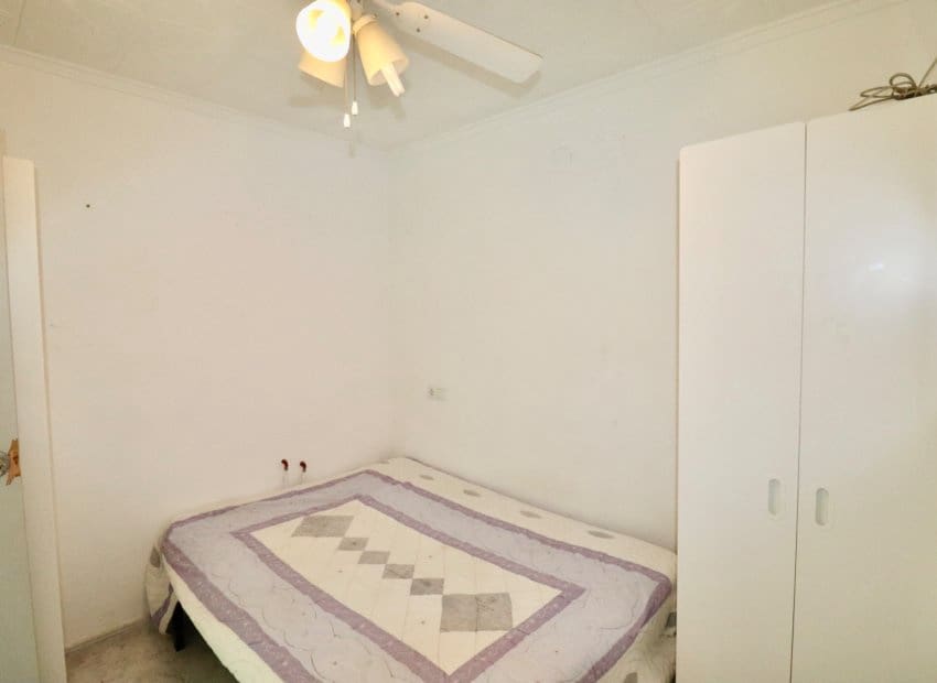 2 soveværelse Semi-Rækkehus til salg i La Siesta med swimmingpool - € 104.950 (Ref: 9521901)