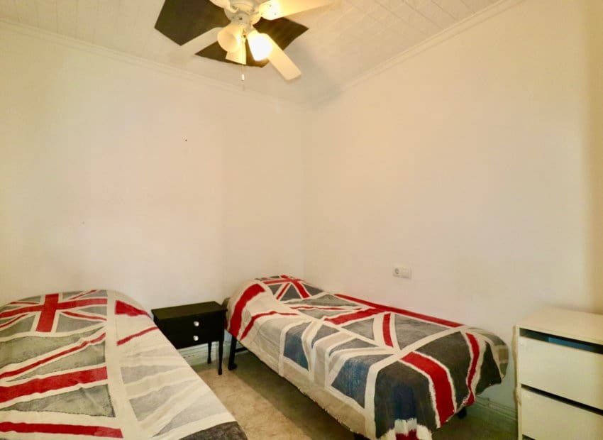 2 soveværelse Semi-Rækkehus til salg i La Siesta med swimmingpool - € 104.950 (Ref: 9521901)