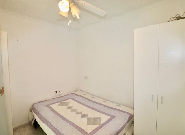 2 soveværelse Semi-Rækkehus til salg i La Siesta, Torrevieja med swimmingpool - € 104.950 (Ref: 9521901)