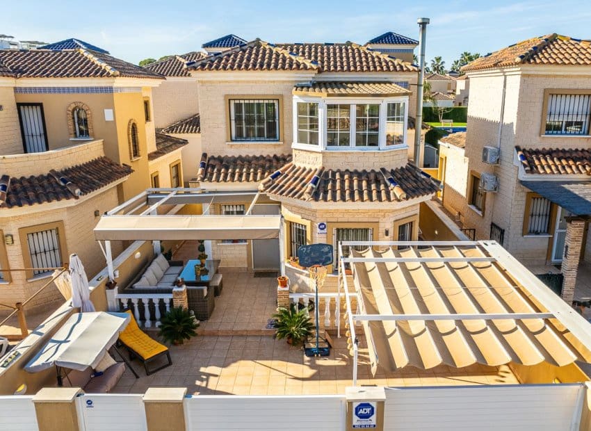 2 Zimmer Bungalow zu verkaufen in El Raso mit Pool - 247.000 € (Ref: 9523051)