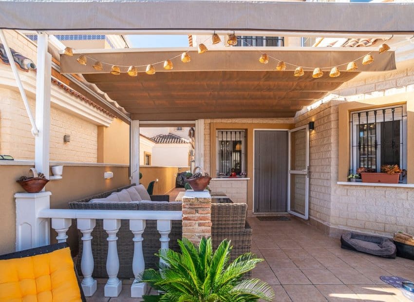 2 Zimmer Bungalow zu verkaufen in El Raso mit Pool - 247.000 € (Ref: 9523051)