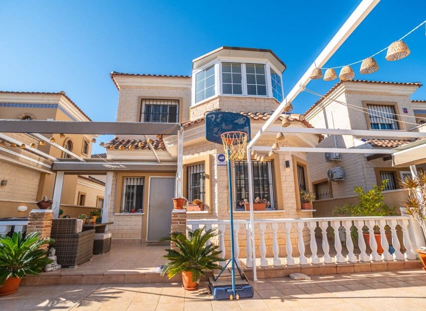 2 Zimmer Bungalow zu verkaufen in El Raso mit Pool - 247.000 € (Ref: 9523051)