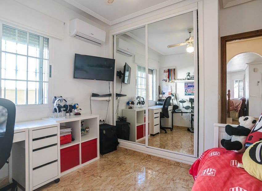 2 Zimmer Bungalow zu verkaufen in El Raso mit Pool - 247.000 € (Ref: 9523051)