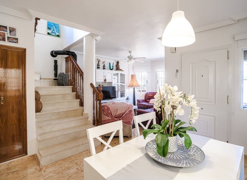 2 Zimmer Bungalow zu verkaufen in El Raso mit Pool - 247.000 € (Ref: 9523051)