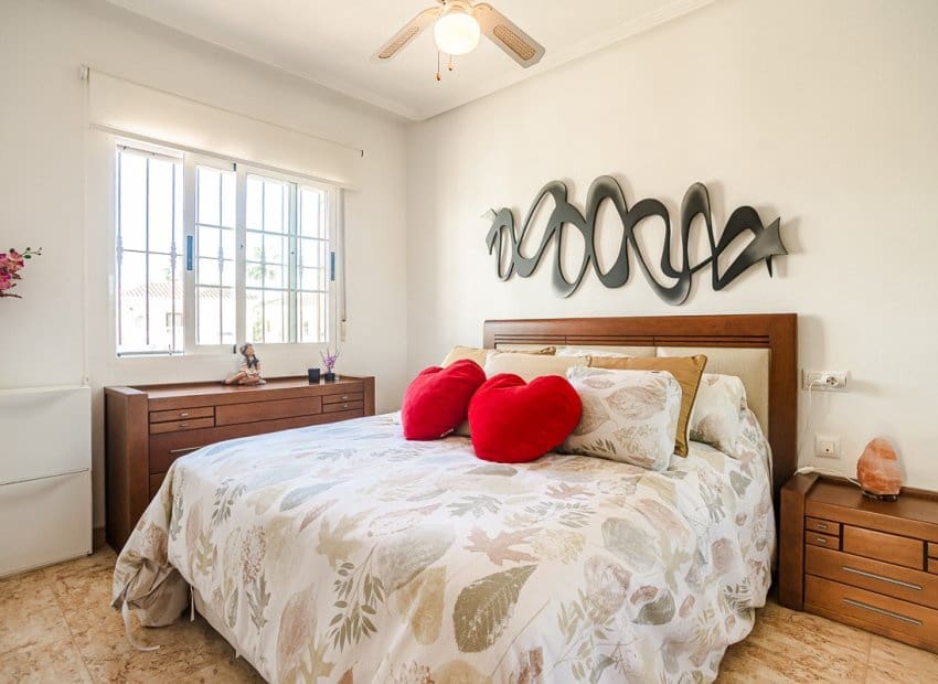 2 Zimmer Bungalow zu verkaufen in El Raso mit Pool - 247.000 € (Ref: 9523051)