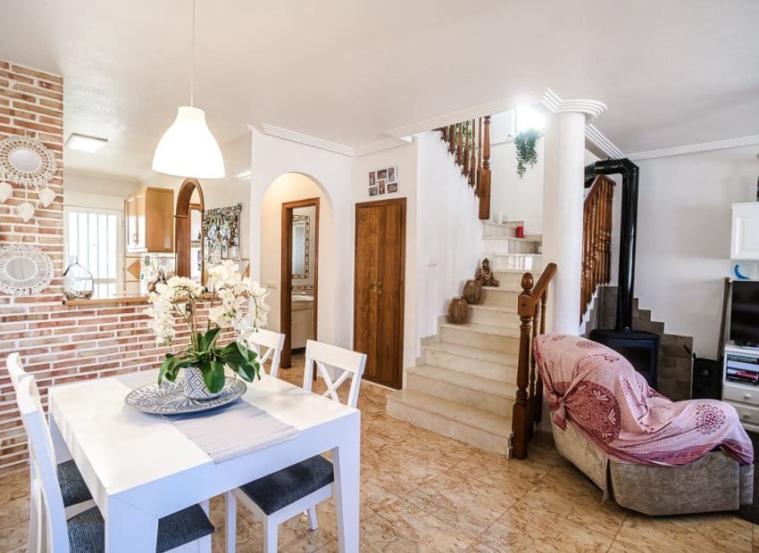 2 Zimmer Bungalow zu verkaufen in El Raso mit Pool - 247.000 € (Ref: 9523051)