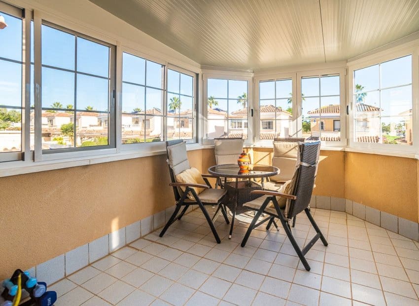 2 Zimmer Bungalow zu verkaufen in El Raso mit Pool - 247.000 € (Ref: 9523051)