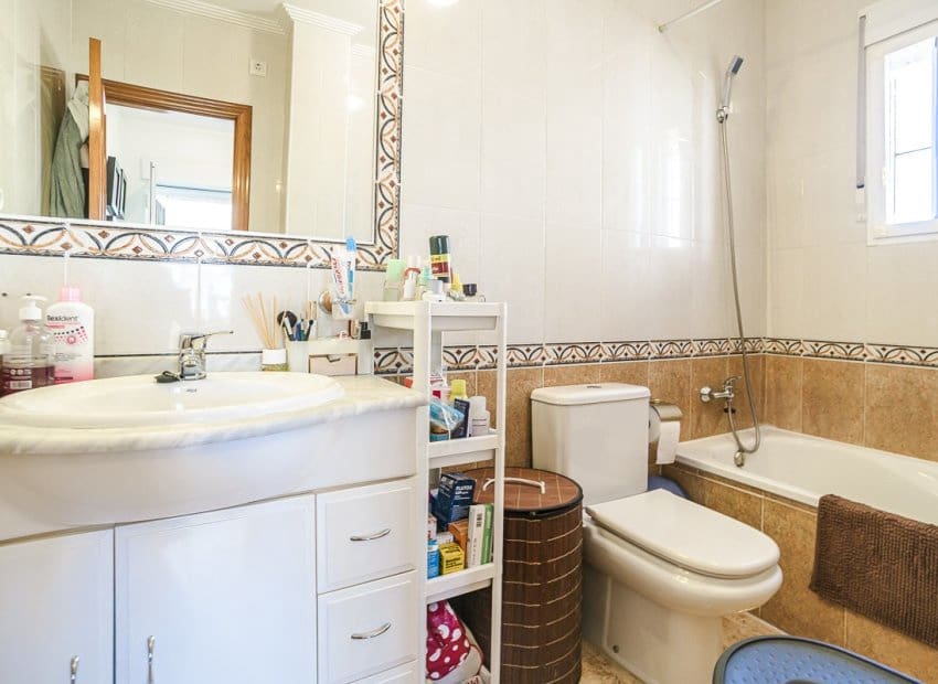 2 Zimmer Bungalow zu verkaufen in El Raso mit Pool - 247.000 € (Ref: 9523051)