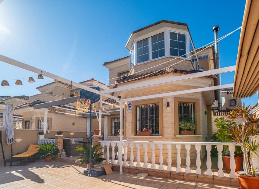 2 Zimmer Bungalow zu verkaufen in El Raso mit Pool - 247.000 € (Ref: 9523051)