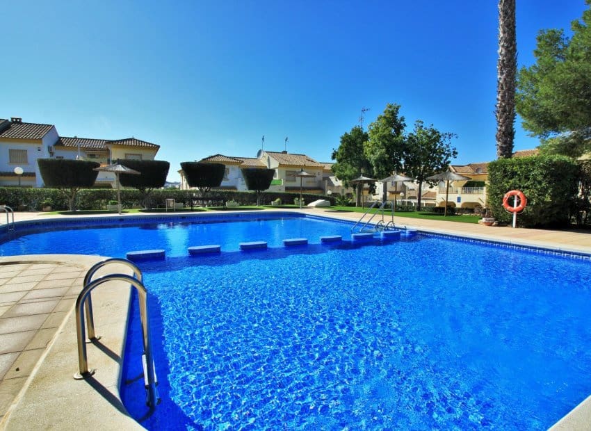 3 slaapkamer Huis te koop in La Florida met zwembad - € 249.000 (Ref: 9523389)