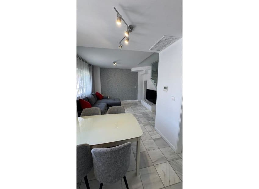 2 sypialnia Dom na sprzedaż w Torrevieja z basenem - 240 000 € (Ref: 9523394)