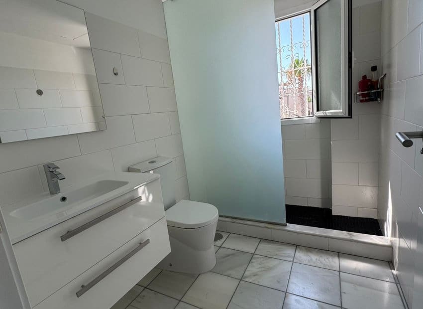 2 sypialnia Dom na sprzedaż w Torrevieja z basenem - 240 000 € (Ref: 9523394)