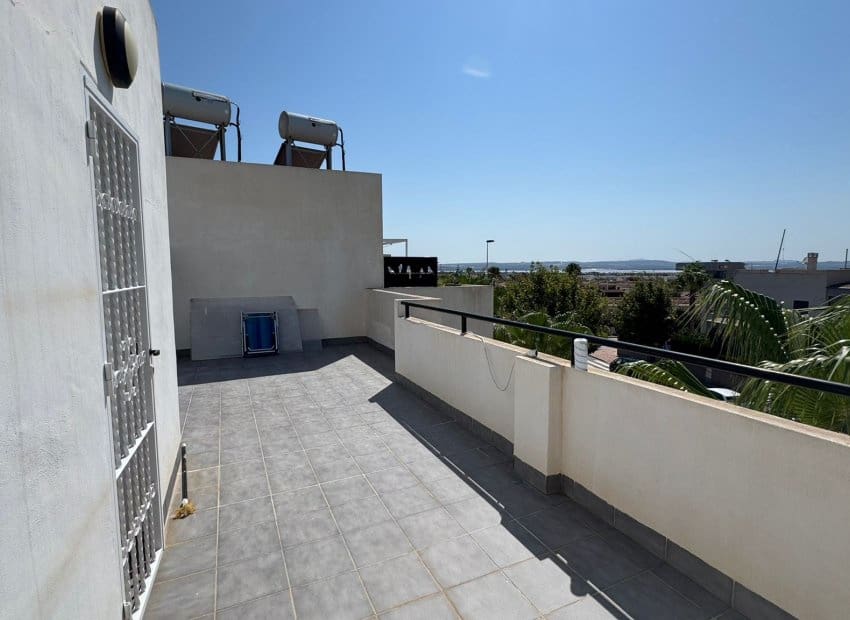 2 sypialnia Dom na sprzedaż w Torrevieja z basenem - 240 000 € (Ref: 9523394)