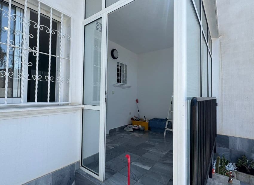 2 sypialnia Dom na sprzedaż w Torrevieja z basenem - 240 000 € (Ref: 9523394)