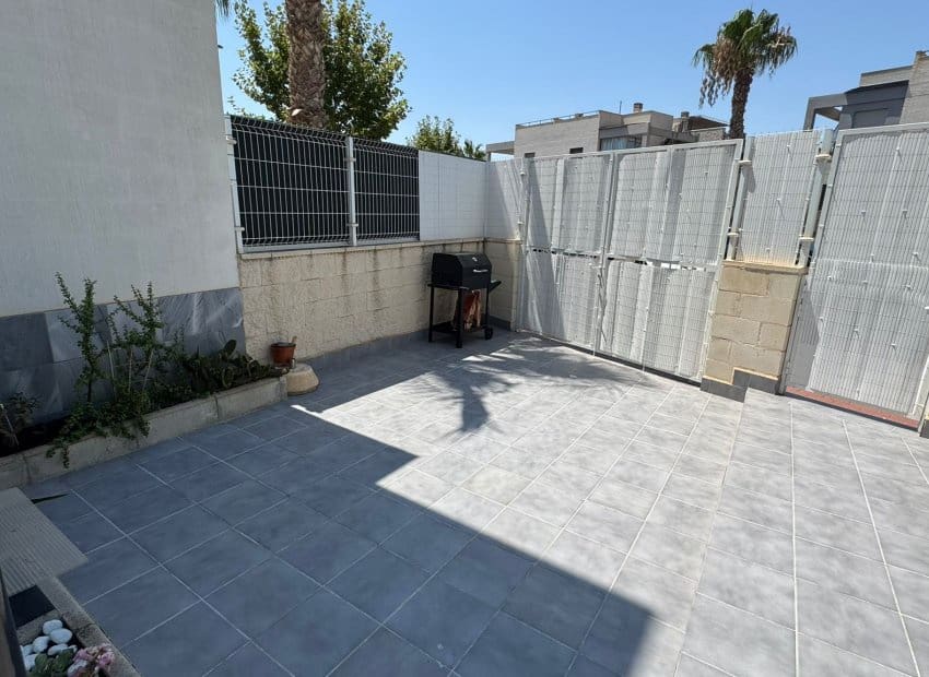 2 sypialnia Dom na sprzedaż w Torrevieja z basenem - 240 000 € (Ref: 9523394)