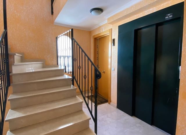 4 chambre Appartement à vendre à Zona Pueblo, Guardamar del Segura avec piscine - 239 000 € (Ref: 9523396)