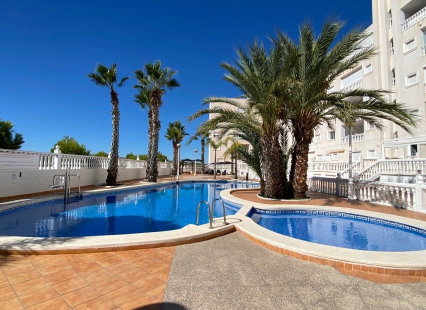 4 chambre Appartement à vendre à Guardamar del Segura avec piscine - 239 000 € (Ref: 9523396)