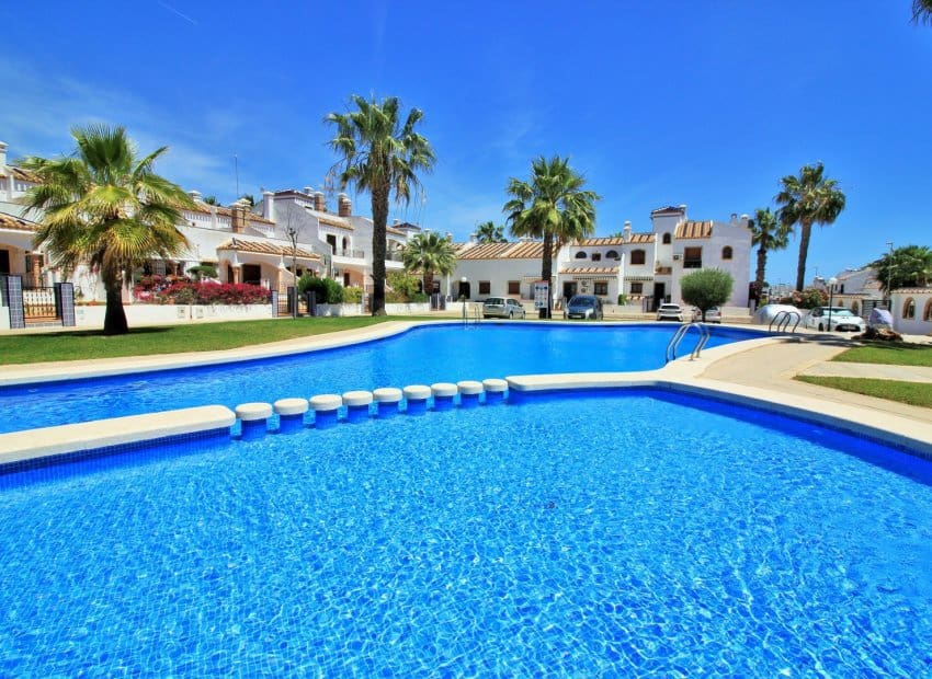 2 Zimmer Haus zu verkaufen in Villamartin mit Pool - 225.000 € (Ref: 9523406)