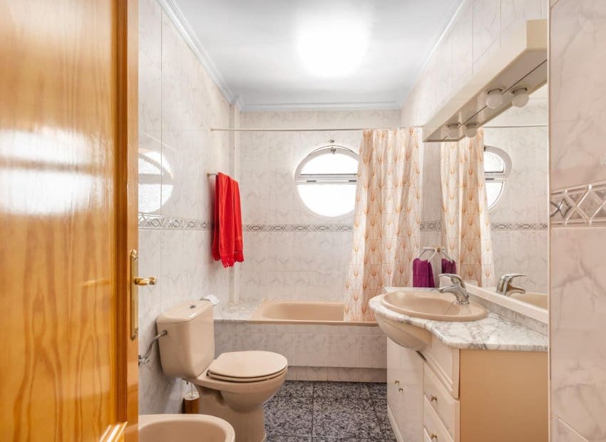 4 bedroom Townhouse for sale in Los Alcazares - € 219,900 (Ref: 9523409)