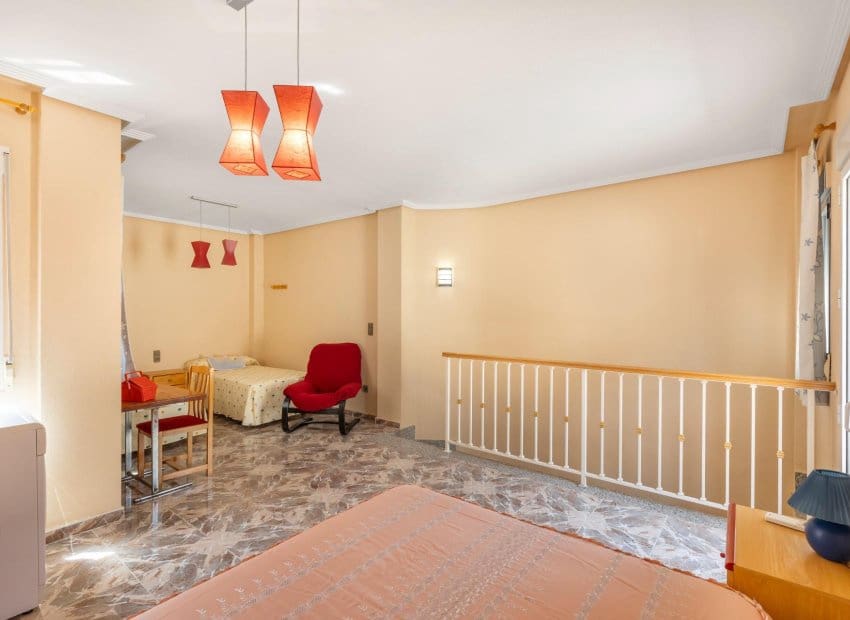 4 bedroom Townhouse for sale in Los Alcazares - € 219,900 (Ref: 9523409)