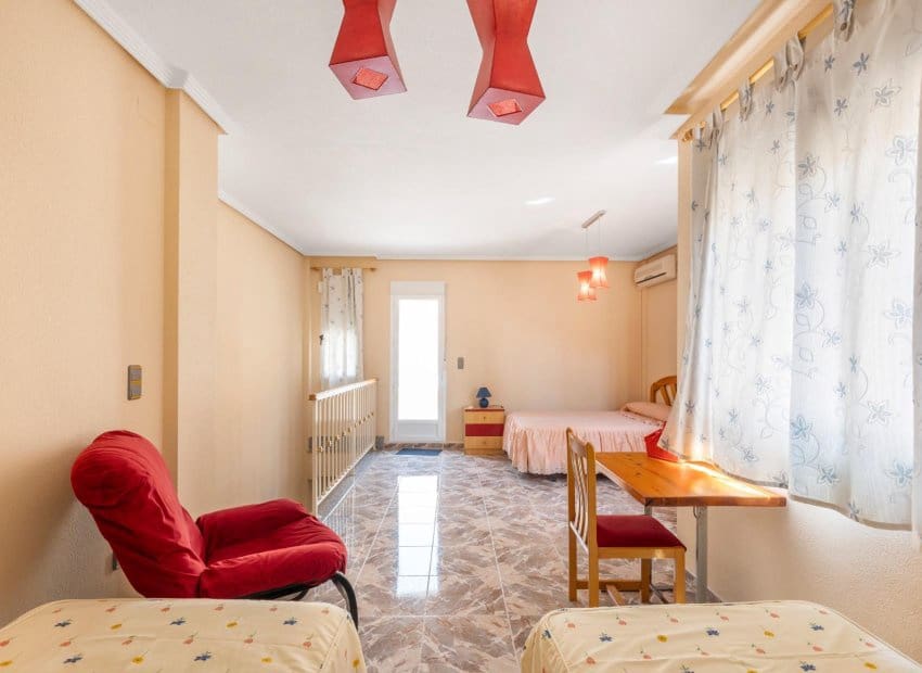 4 bedroom Townhouse for sale in Los Alcazares - € 219,900 (Ref: 9523409)