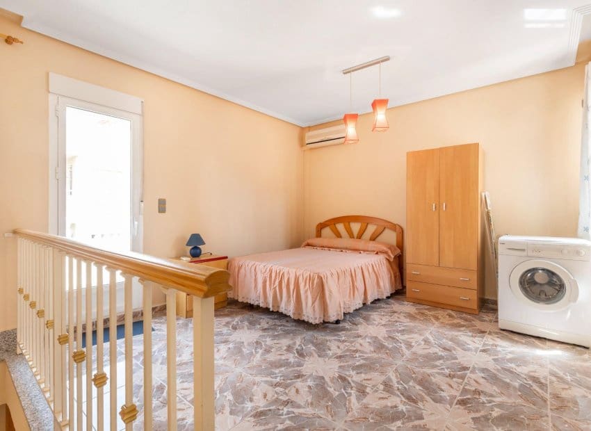 4 bedroom Townhouse for sale in Los Alcazares - € 219,900 (Ref: 9523409)