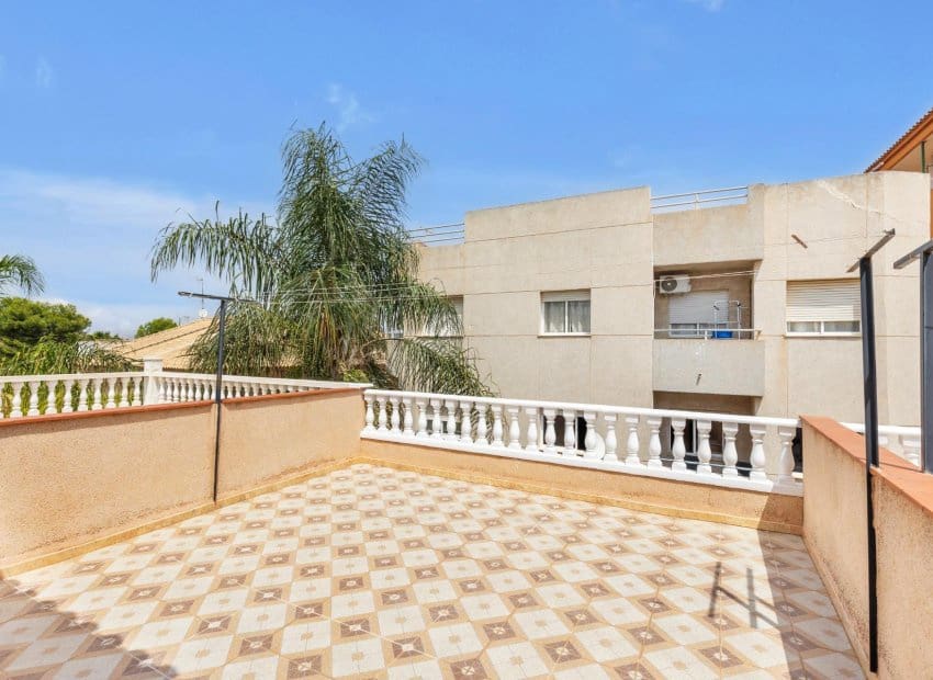 4 bedroom Townhouse for sale in Los Alcazares - € 219,900 (Ref: 9523409)