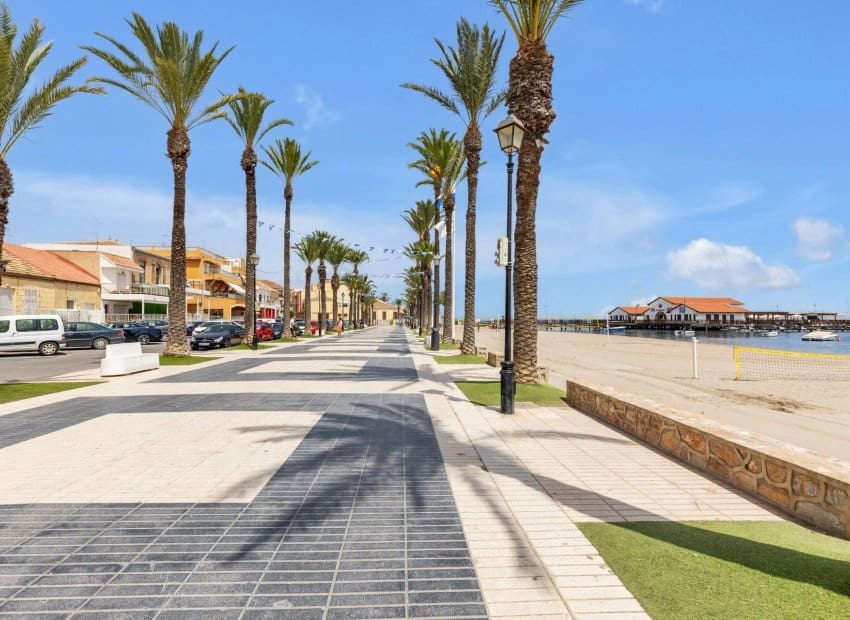 4 bedroom Townhouse for sale in Los Alcazares - € 219,900 (Ref: 9523409)