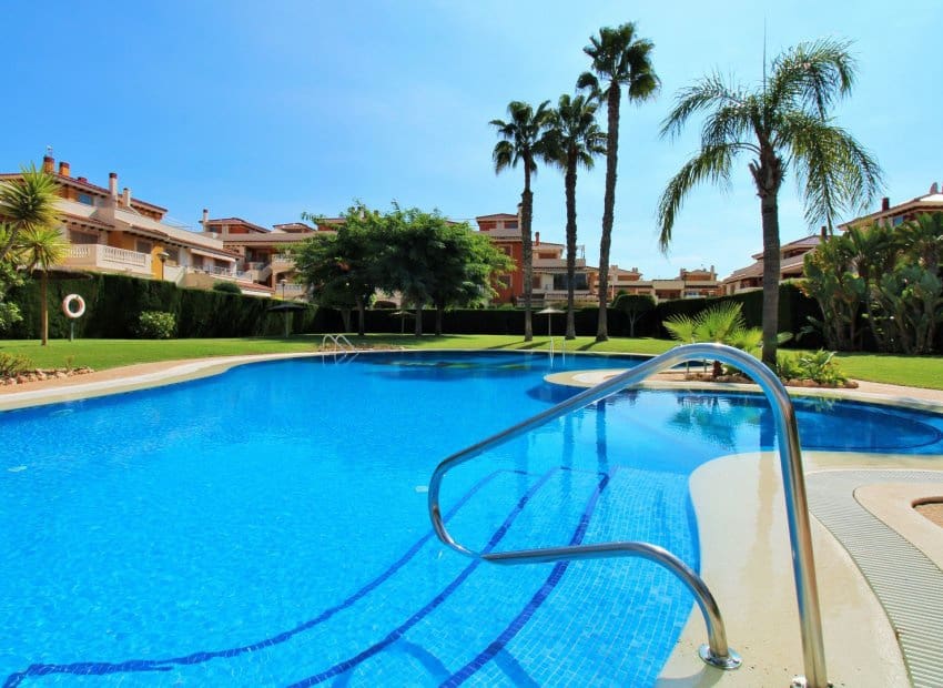 2 bedroom Apartment for sale in Playa Flamenca with pool - € 215,000 (Ref: 9523410)