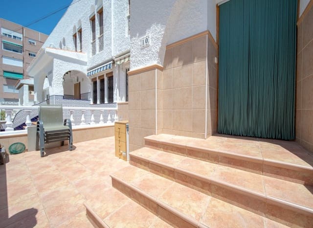 4 camera da letto Casa in vendita in Los Europeos, Torrevieja con piscina - 209.900 € (Rif: 9523413)