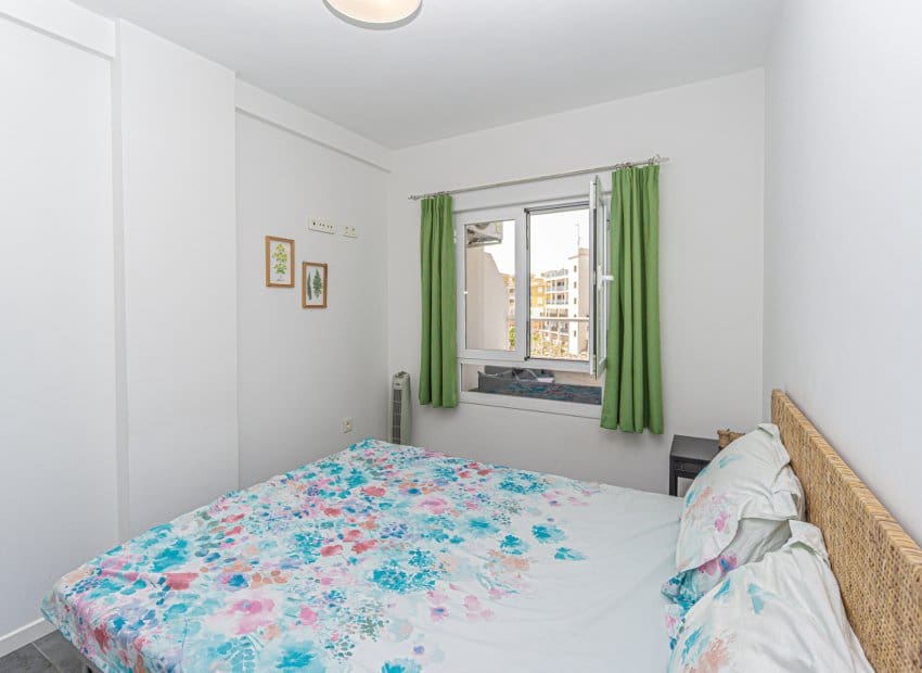 2 bedroom Apartment for sale in Dehesa de Campoamor with pool - € 199,000 (Ref: 9523417)