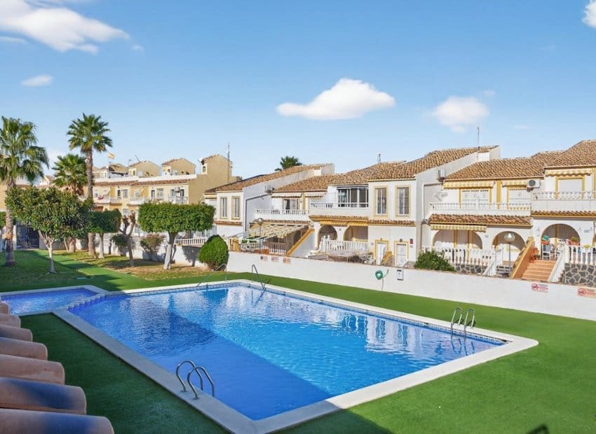 3 bedroom Apartment for sale in Gran Alacant with pool - € 199,000 (Ref: 9523418)