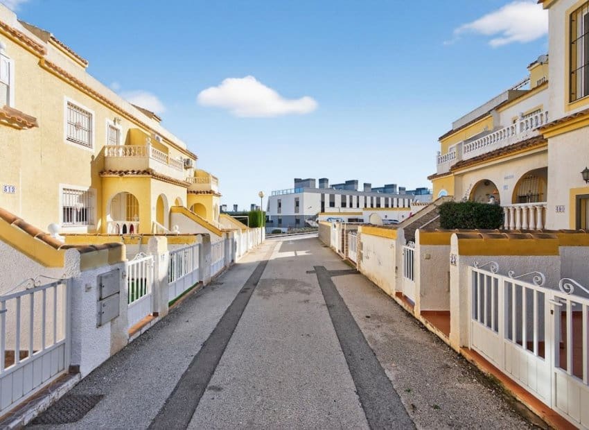 3 bedroom Apartment for sale in Gran Alacant with pool - € 199,000 (Ref: 9523418)