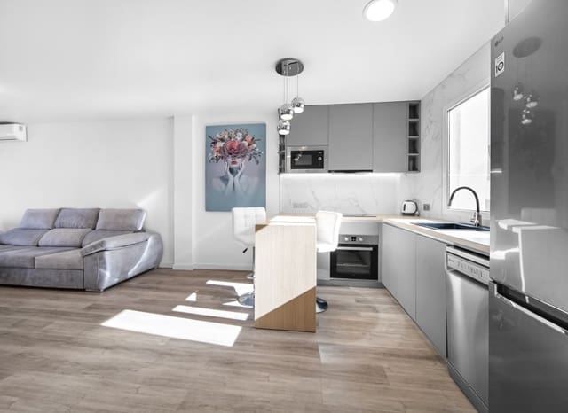 3 bedroom Apartment for sale in Centro, Torrevieja - € 195,000 (Ref: 9523420)