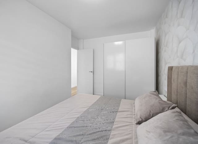 3 bedroom Apartment for sale in Centro, Torrevieja - € 195,000 (Ref: 9523420)