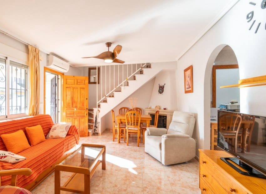 Casa de 2 habitaciones en Playa Flamenca en venta con piscina - 189.000 € (Ref: 9523423)