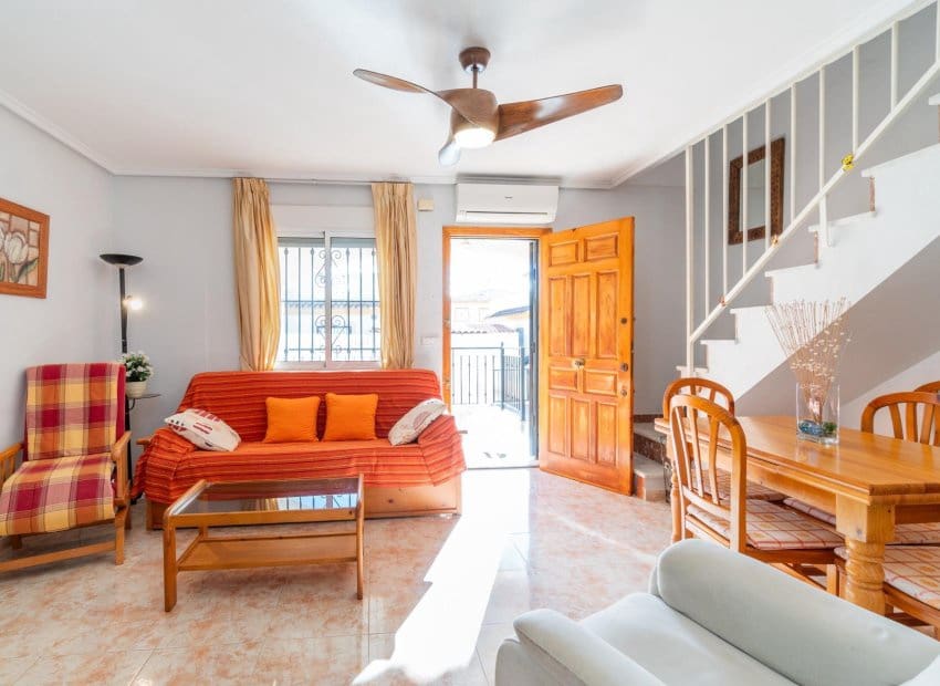 Casa de 2 habitaciones en Playa Flamenca en venta con piscina - 189.000 € (Ref: 9523423)