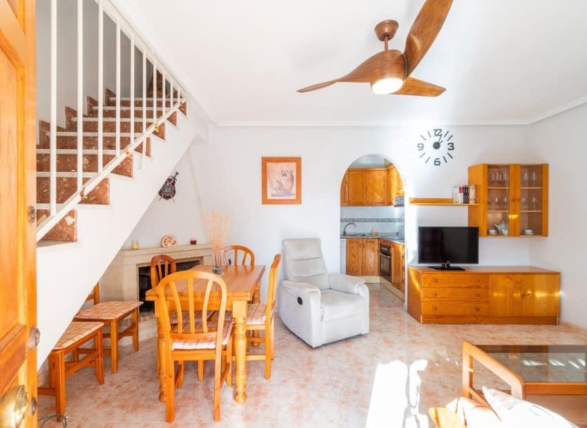 Casa de 2 habitaciones en Playa Flamenca en venta con piscina - 189.000 € (Ref: 9523423)