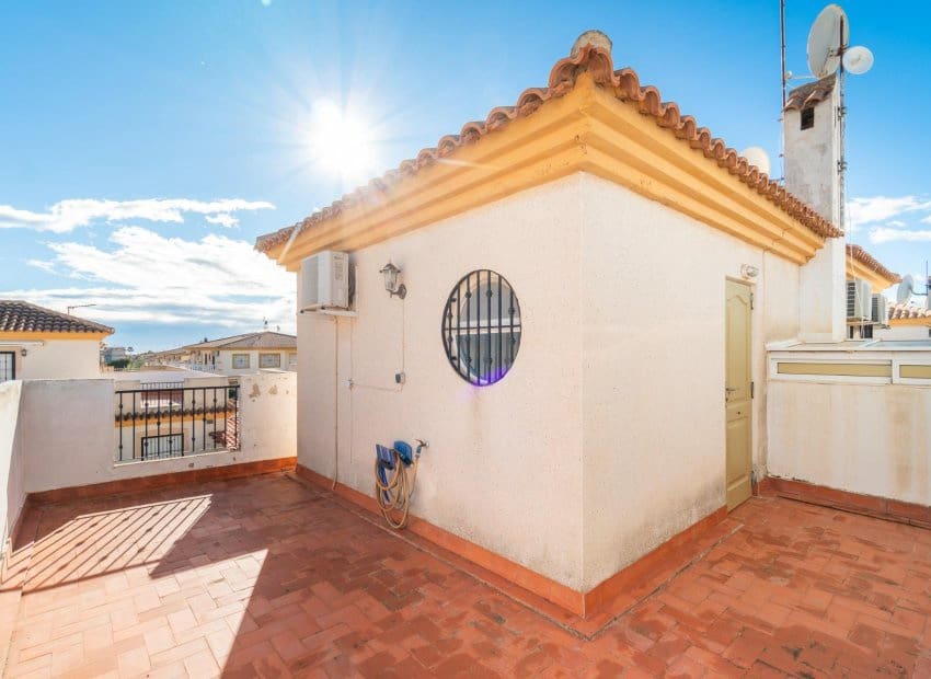 Casa de 2 habitaciones en Playa Flamenca en venta con piscina - 189.000 € (Ref: 9523423)