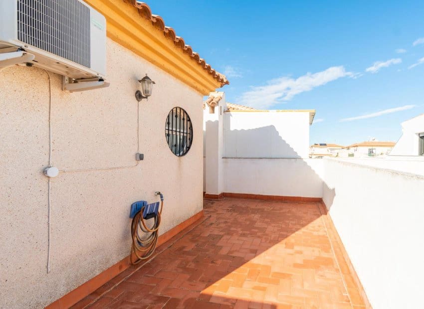 Casa de 2 habitaciones en Playa Flamenca en venta con piscina - 189.000 € (Ref: 9523423)