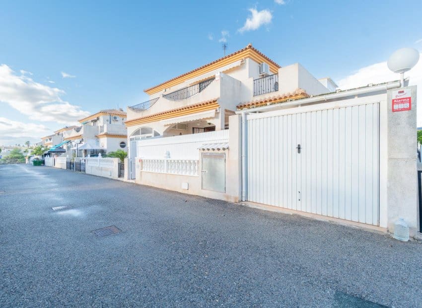 Casa de 2 habitaciones en Playa Flamenca en venta con piscina - 189.000 € (Ref: 9523423)