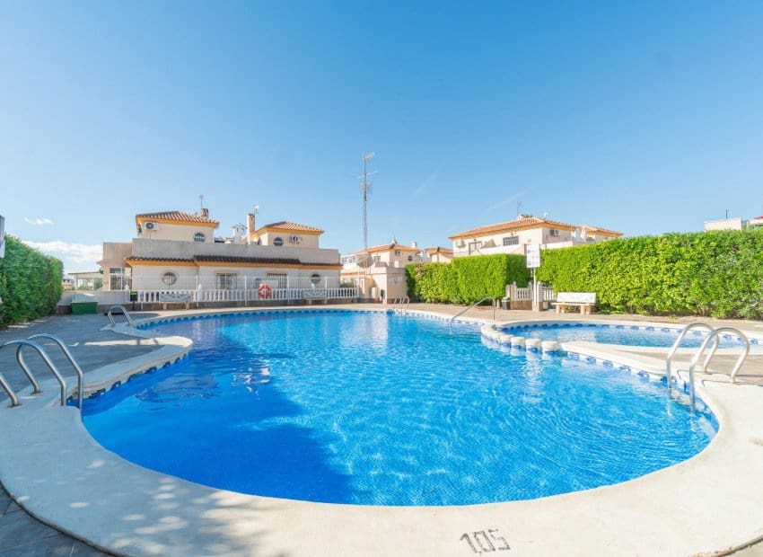 Casa de 2 habitaciones en Playa Flamenca en venta con piscina - 189.000 € (Ref: 9523423)